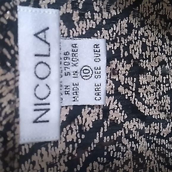 Like New Nicola Small/Medium Tan Black Design Lon Sleeves Top - Picture 7 of 9